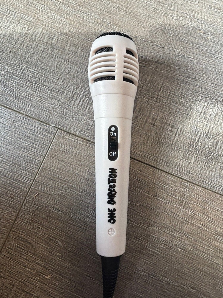 ONE DIRECTION Karaoke Machine With Microphone. NOT TESTED READ DESCENDANTS.
