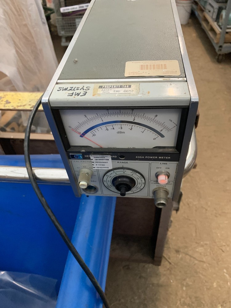 HP 435A Power Meter - Powers up - missing part of main dial