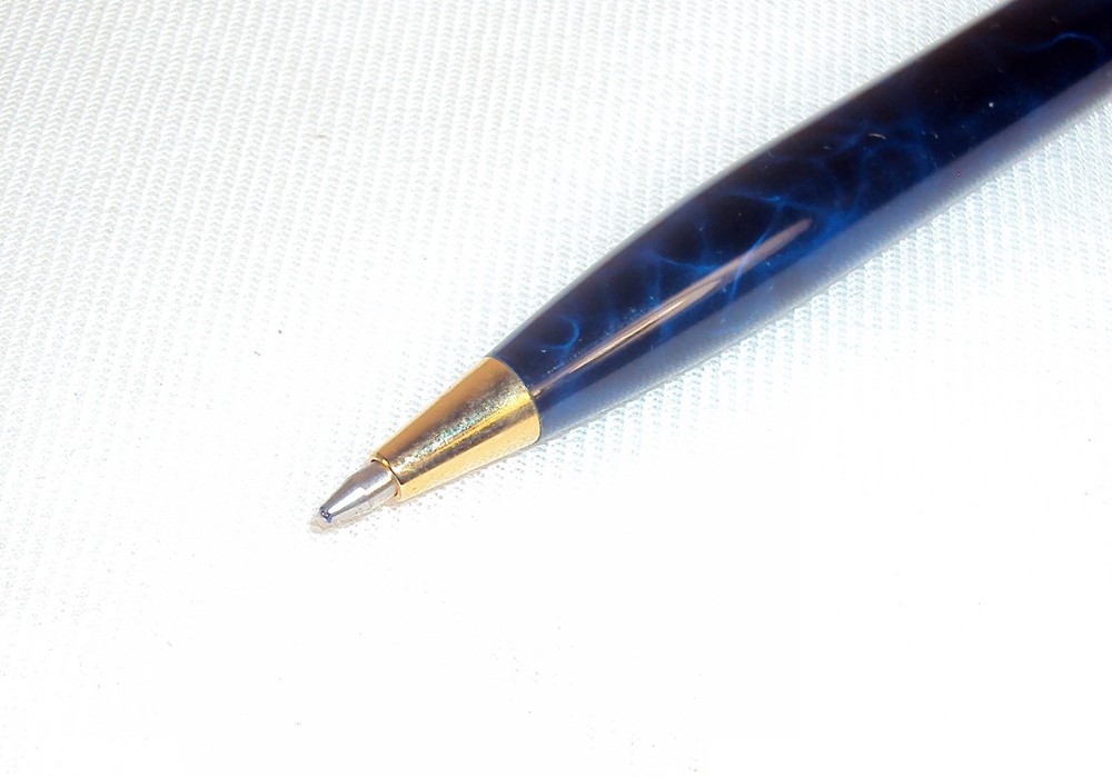 Executive 2 Ballpoint Pen Gift Set ~ Red & Blue Marble Pattern w/Gold Tone Trim