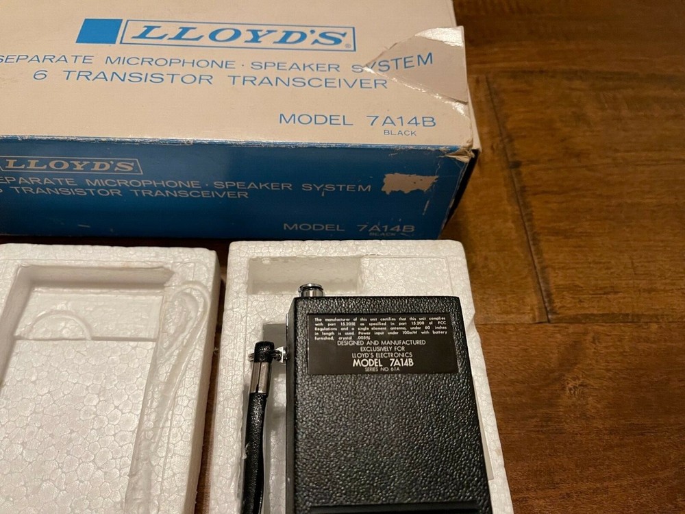 Lloyds Model 7A14B Black 6 Transistor Transceiver Japan Separate - w/ Box
