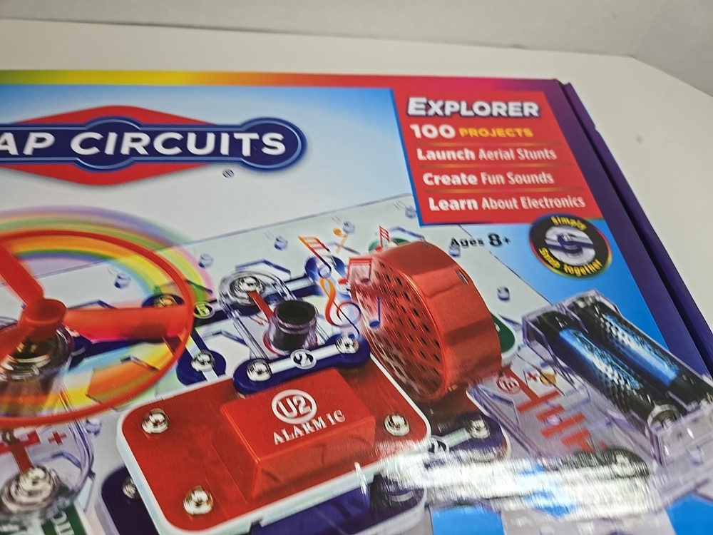 Snap Circuits SC-100 Electronics Exploration Kit, Over 100 Projects NEW Open Box