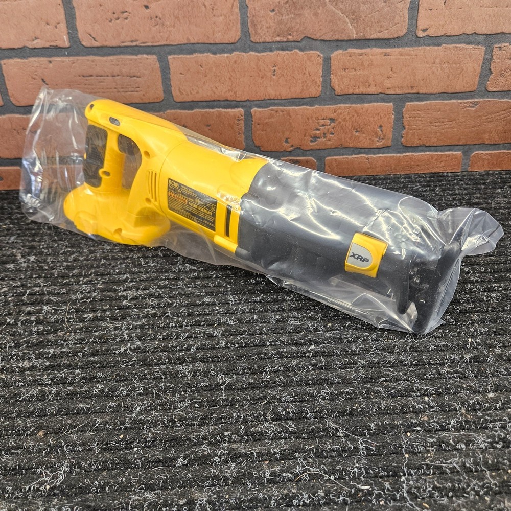 Dewalt DC385 18V Variable Speed 2-Way Blade Clamp NiCad Base-***PREOWNED***