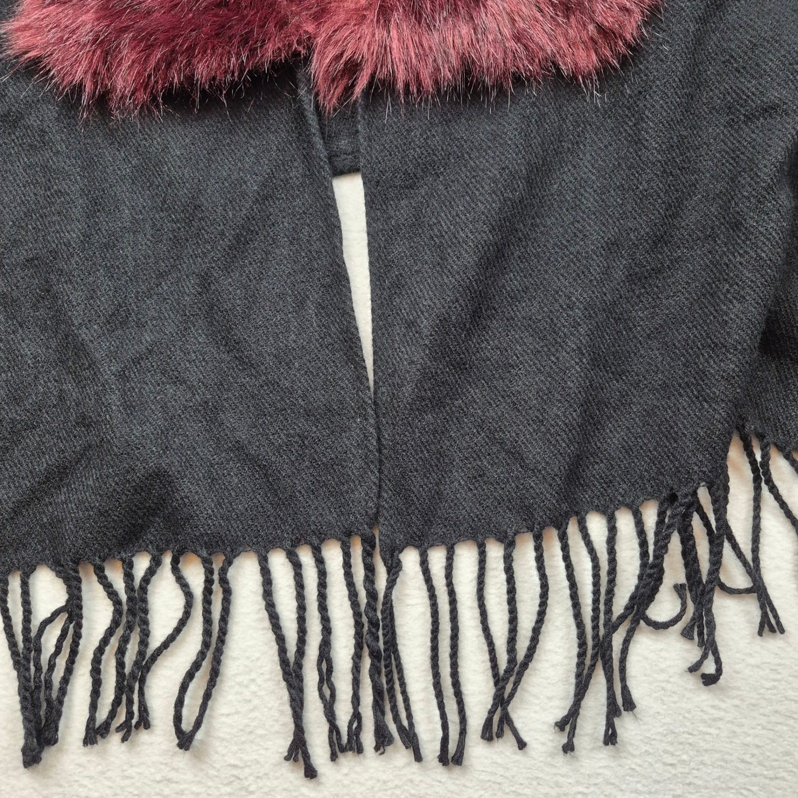 Jessica McClintock Faux Fur Trimmed Shawl Wrap Scarf Black Red Fringe One Size