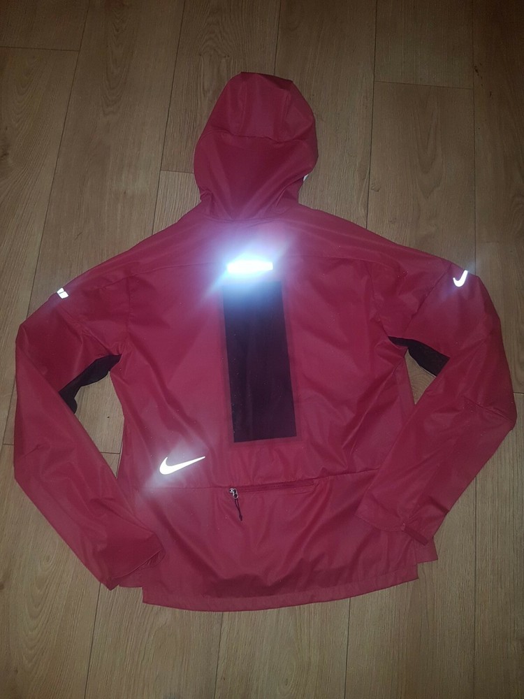 MENS NIKE TECH PACK LAYER RUNNING JACKET SIZE M (CT2381 615) RED / BLACK
