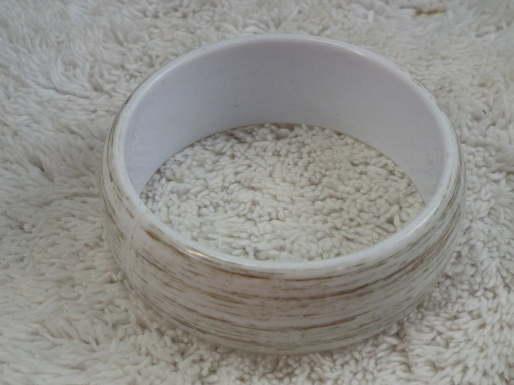 White Goldtone Acrylic Bangle Bracelet (A47)