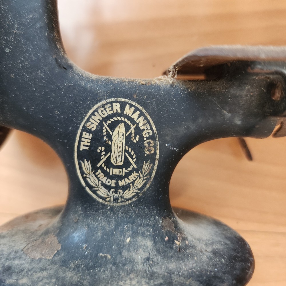 Vintage Miniature SINGER SEWING machine As Is