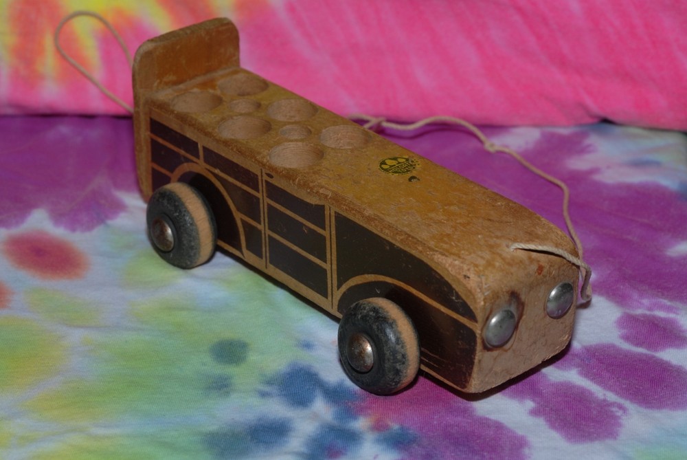 Holgate Toy - rolling pull-along toy