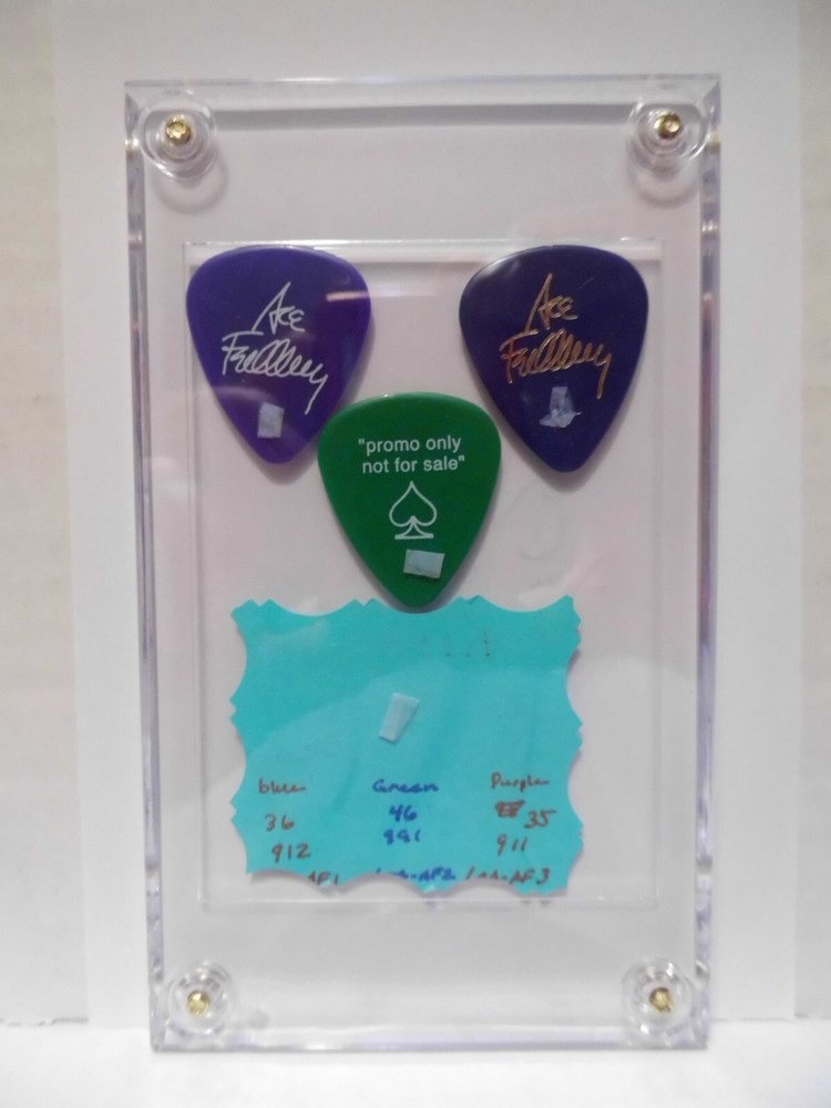 KISS "ACE FREHLEY" 1998 GUITAR PICKS IN CASE~READ DESCRIPTION#100