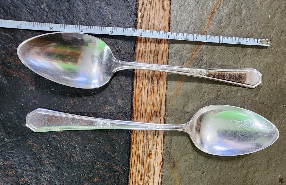 LOT OF 2 c1923 MAYFAIR 🎡🎠 PATTERN SILVERPLATED TABLE SERVING SPOONS 🥄🥄