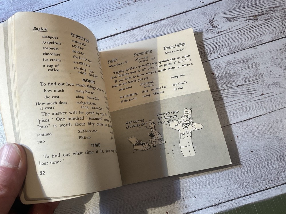 ORIGINAL WWII US SOLDIERS TAGALOG LANGUAGE GUIDE BOOK WITH NOTES 1944