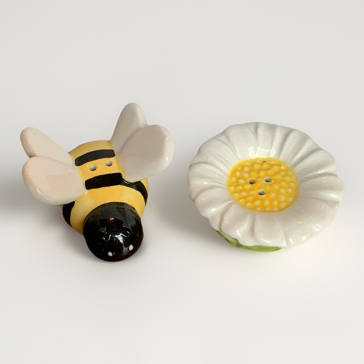Bee And Daisy Salt And Pepper Shakers