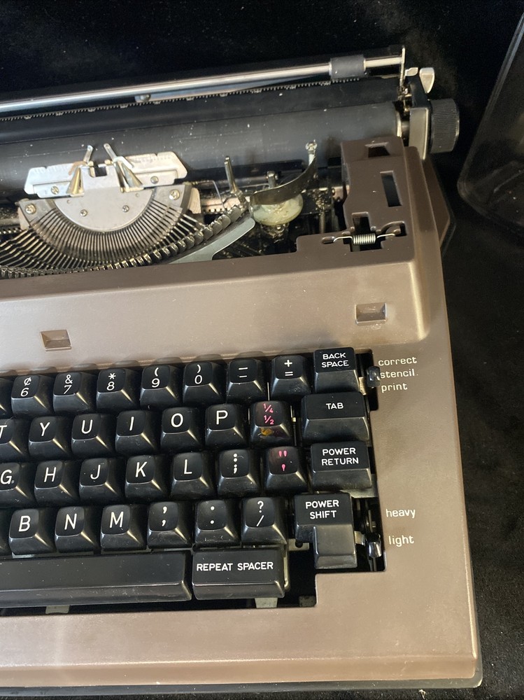 Brother Model 3800 Correct-o-Riter Electric Typewriter Case Untested No Cord