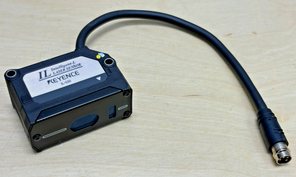 Keyence IL-030 CMOS Multi-Function Analog Laser Sensor Head