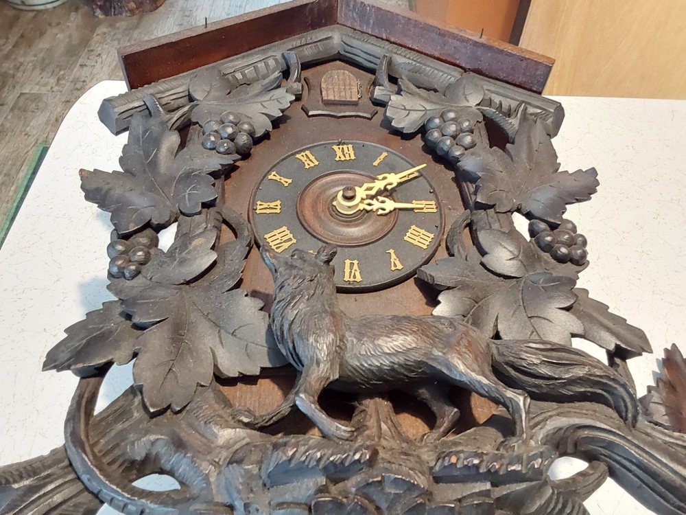 Antique BLACK FOREST Cuckoo Clock w/Wolf
