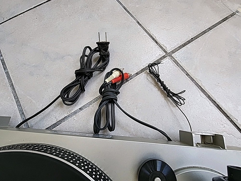 Technics Model SL-B2 Belt Drive Frequency Generator Turntable Tested -READ