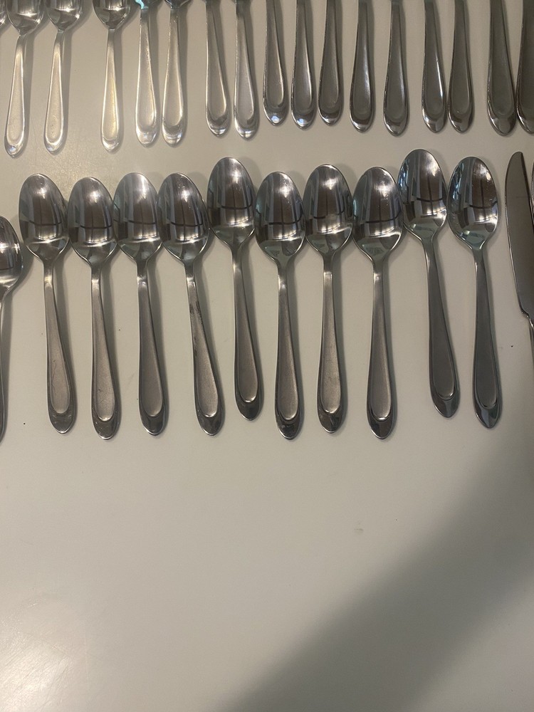 Oneida Sand Dune Silver 47 Piece Stainless Flatware Set