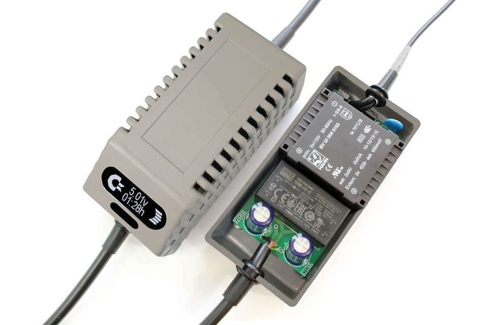 C64 PSU Modern US - Replacement Commodore 64 Power Supply, US Plug, OLED Digital