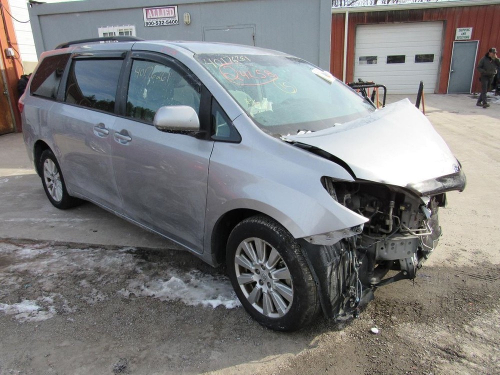 SIENNA 2017 Glove Box 1019741