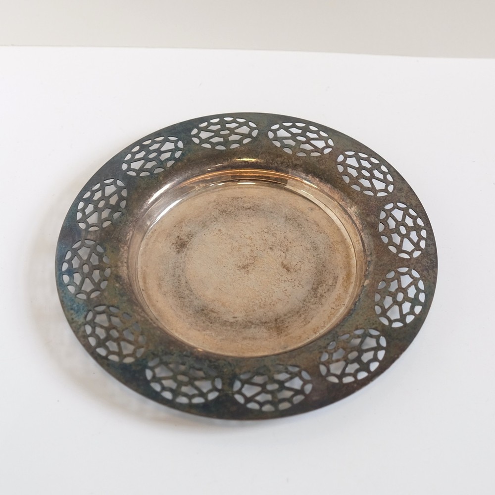 Vintage Oneida Pierced Plate Round Candy Dish Candle Holder Silver Plated 5 5/8"
