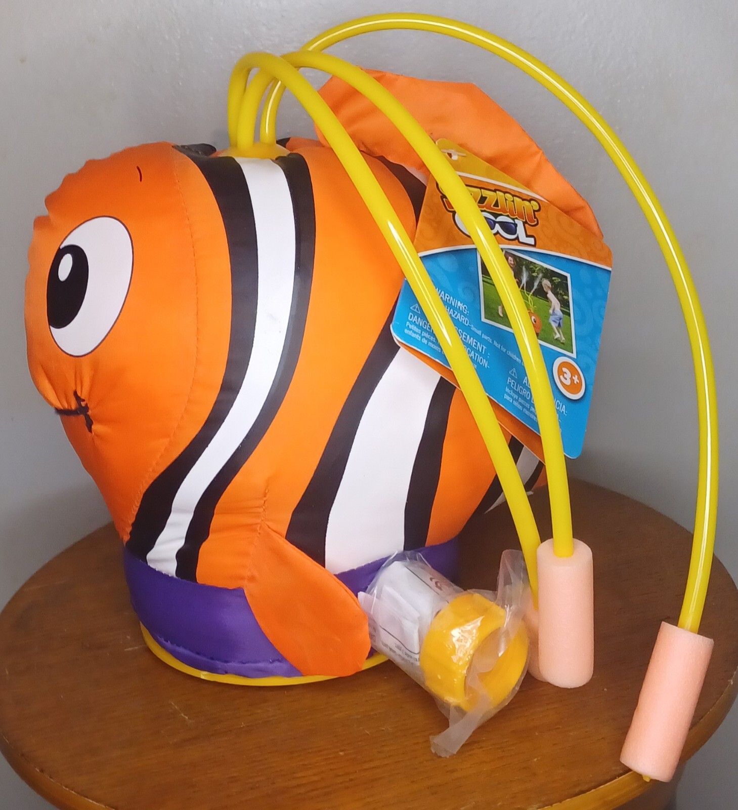 SIZZLIN' Cool Soft Squirts Mini Sprinkler - Clownfish (NEMO) *NEW*