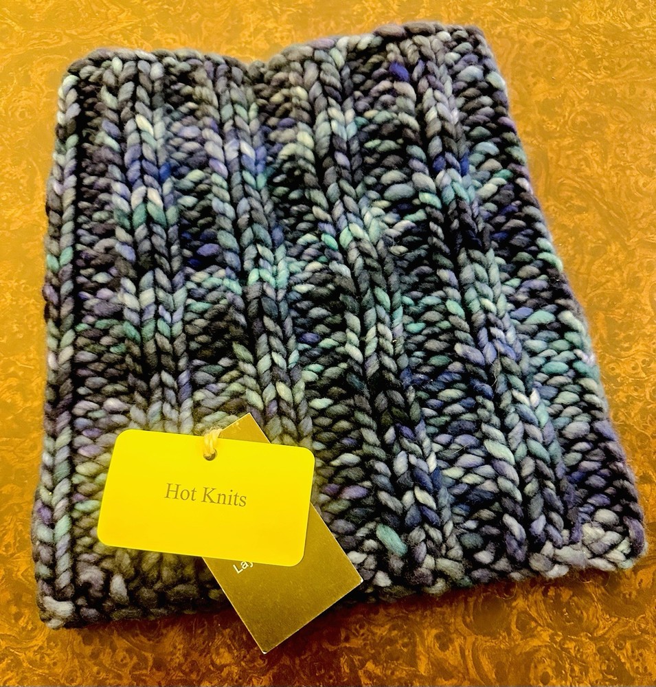 KNITTED COWLS