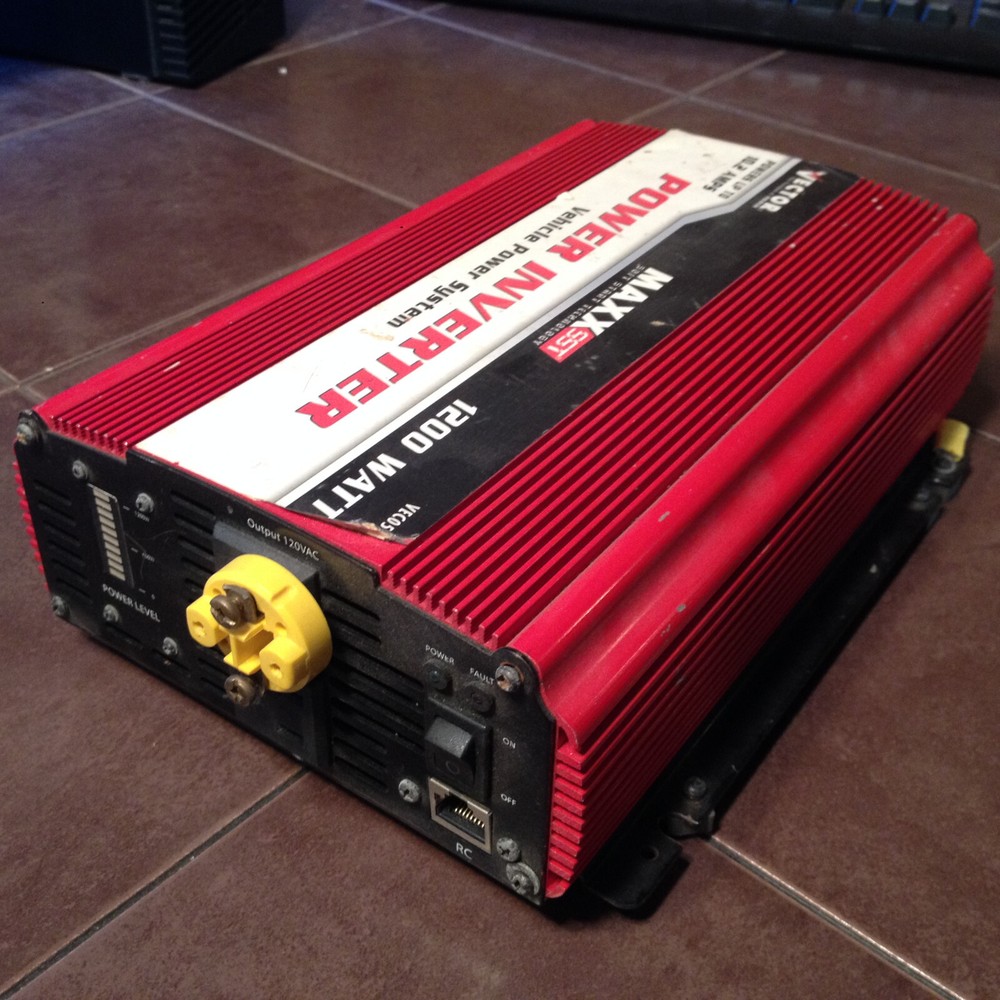 Vector 1200 Watt Power Inverter VEC053D
