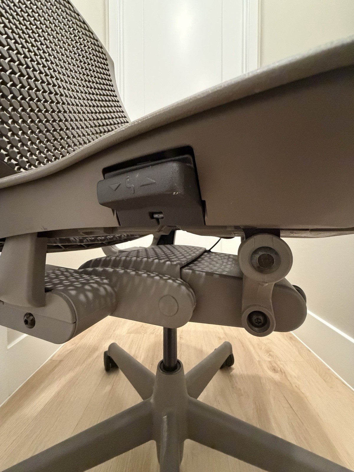 Herman Miller Celle Ergonomic Office Chair Gray Fully loaded Authentic 9.5/10