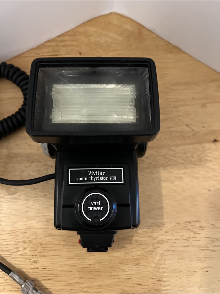 Vintage Vivitar Zoom Thyristor 285 Flash - Powers On - Untested
