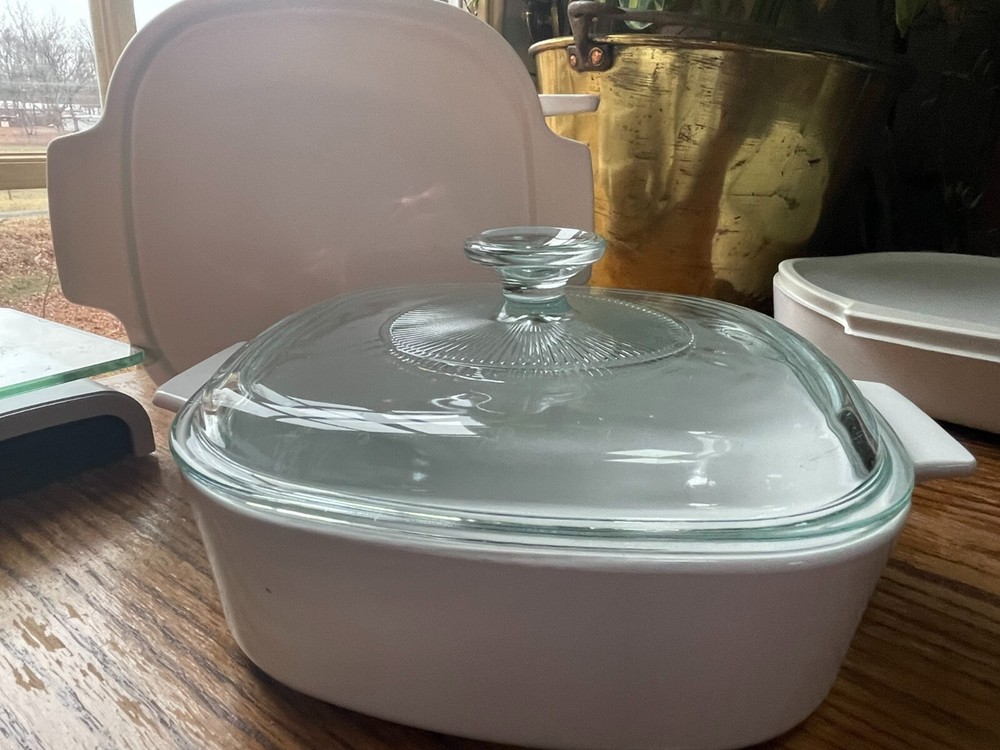 Corning Ware Solid White Pattern 1.5 L Casserole Dish w/ Glass & Plastic Lid