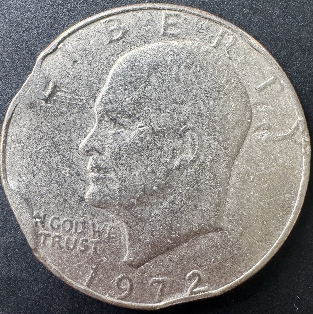 1972 EISENHOWER SOLLAR WITH ERROR. THREE CUDS