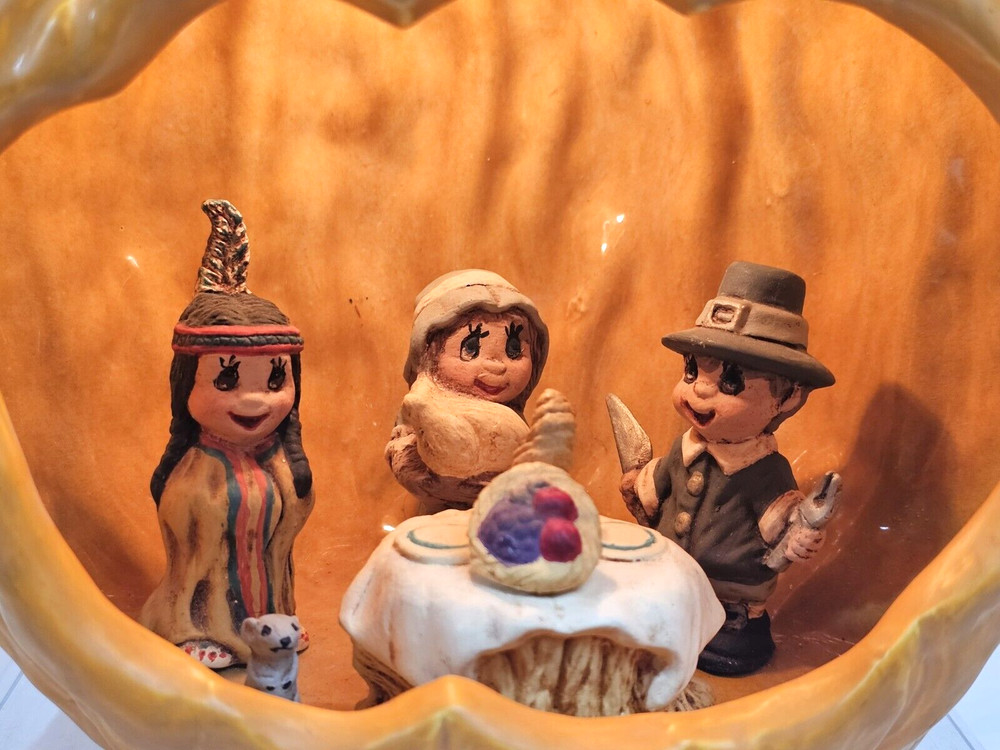 Delora Ceramic Pumpkin w/Thanksgiving Theme