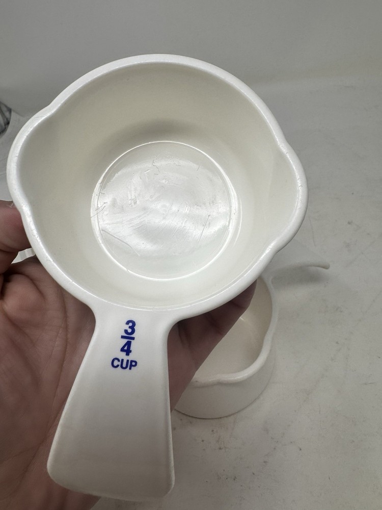 Tupperware Measuring Cups Set of 4 Stackable Curved Handle Double Spouts White
