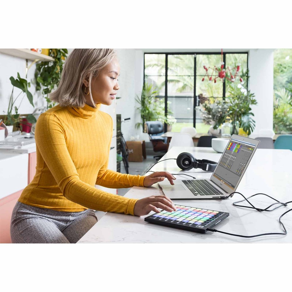 Novation Launchpad Mini MK3 Audio Grid Controller for Ableton Live w Case