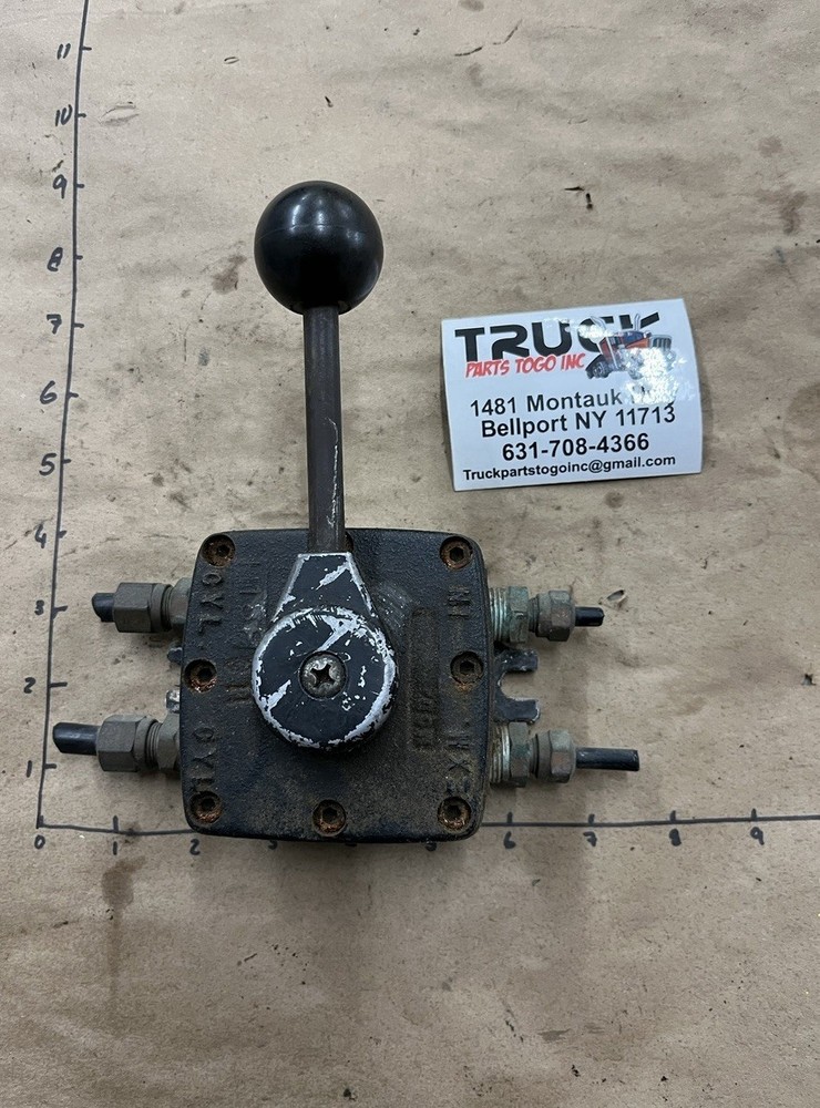 1998 MACK RD AIR TOGGLE CONTROL VALVE USED 6X366