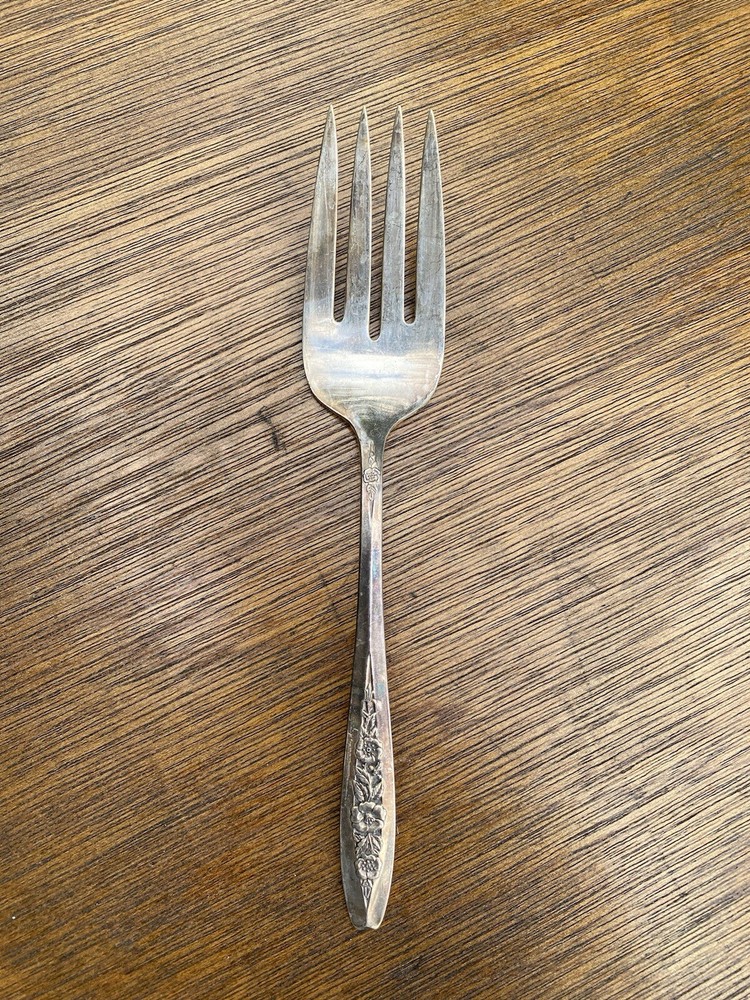 Wm Rogers & Son 1952 Fork “PRIMROSE PATTERN “ Beautiful !