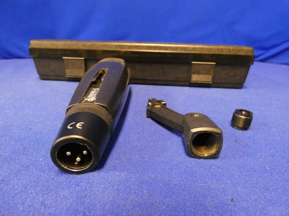 Sennheiser MD 421-II Cardioid Dynamic Microphone w/Case (working-slight dent)