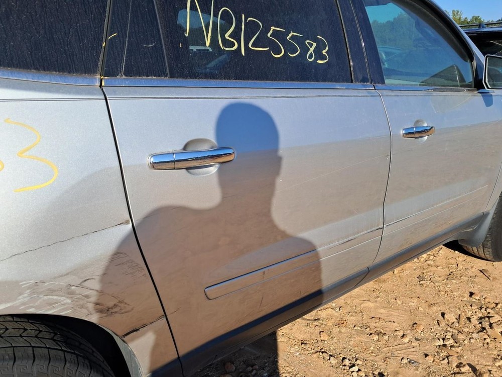 TRAVERSE 2016 Glove Box 4785751