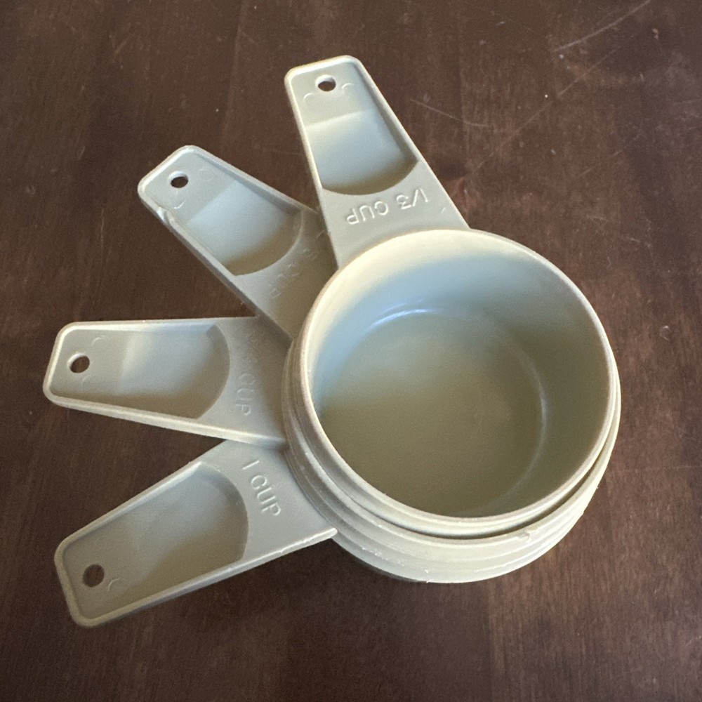 Vtg Tupperware USA Measuring Cups Nesting Cup Retro Cup Set Baking Green (4)