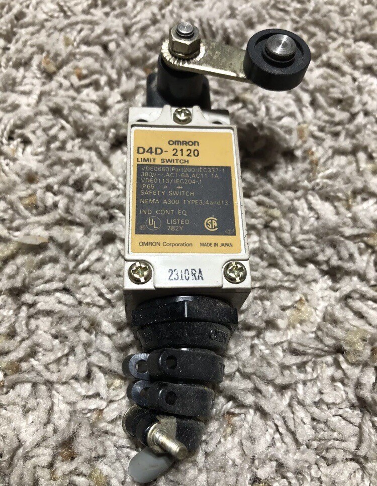 OMRON D4D-2120 Limit Switch