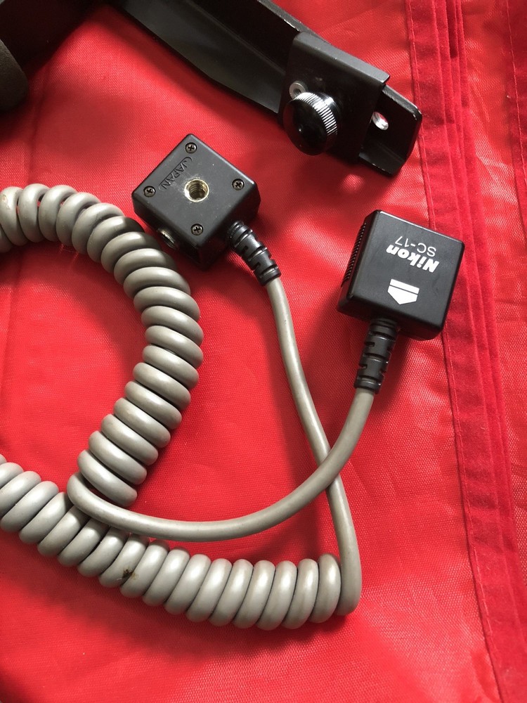 Stroboframe flash bracket Lot with Nikon SC 17 tTL Cable