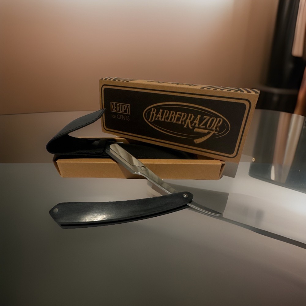 Keropy Straight Razor with Black Handle and Case