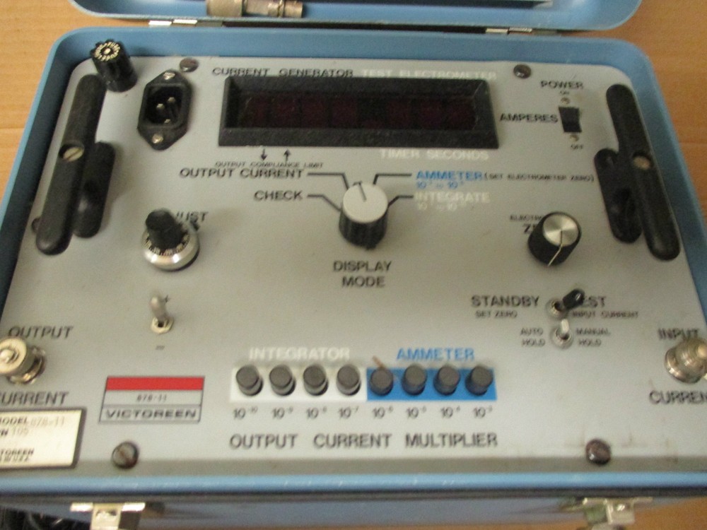 VICTOREEN 878-11 CURRENT GENERATOR TEST ELECTROMETER (AA15)