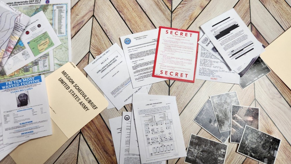 1/6 SCALE Mini US Army Brief for OEF Folders, Protractor, Maps, Envelope, & Docs