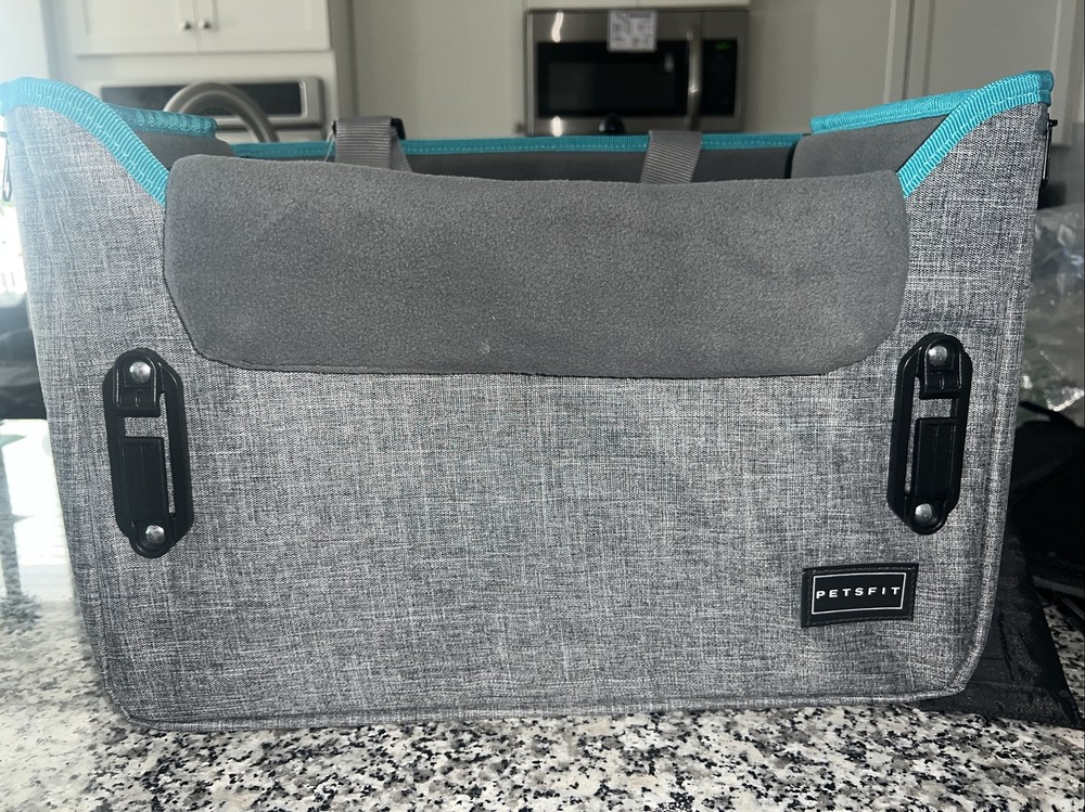 Pets fit pet carrier for car