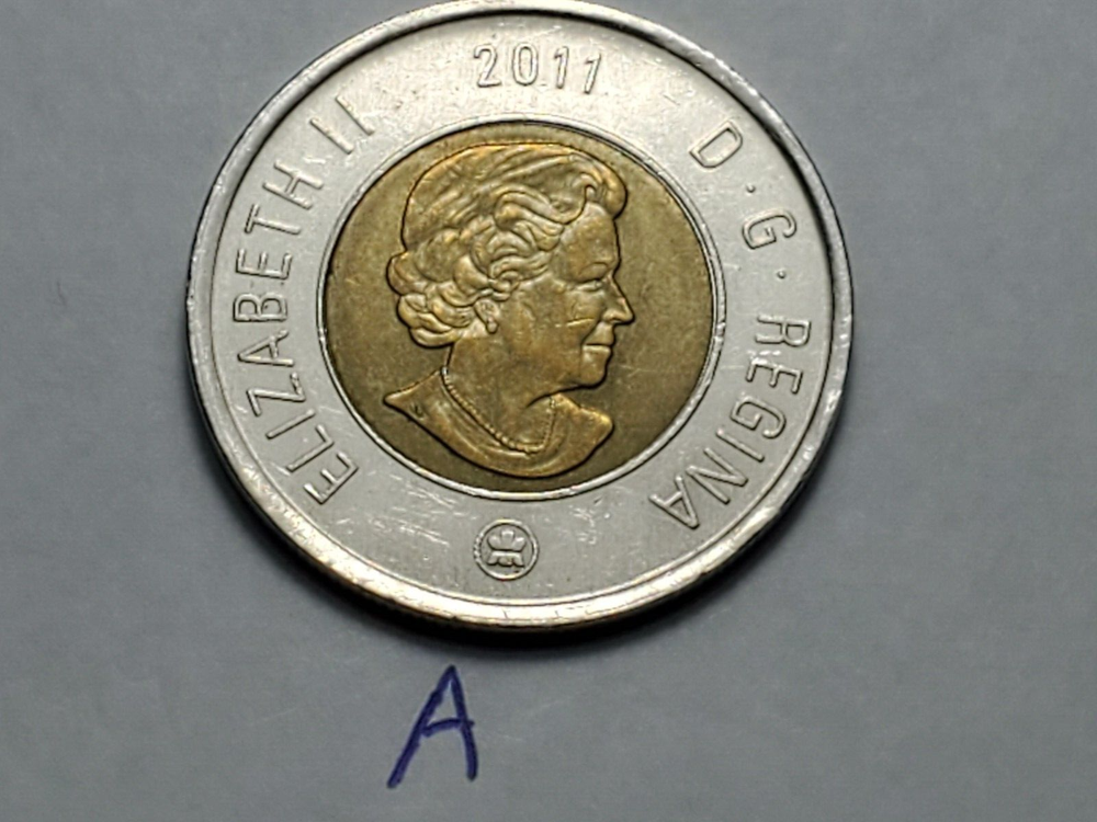 2011 CANADA 2 Dollar Toonie Coin a3