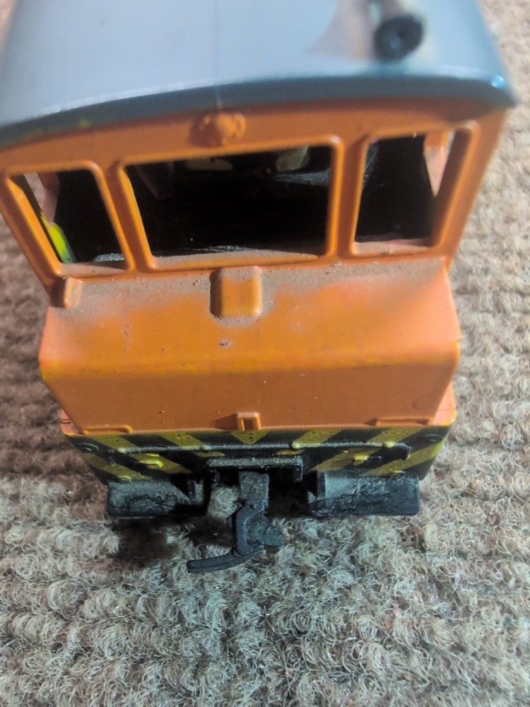 HO Scale Train Engine - Union Pacific 720 Switcher-tested runs