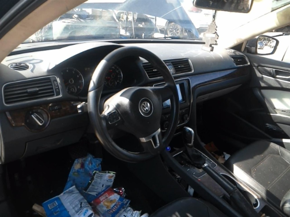 PASSAT 2014 Fuse Box Cabin 104889012