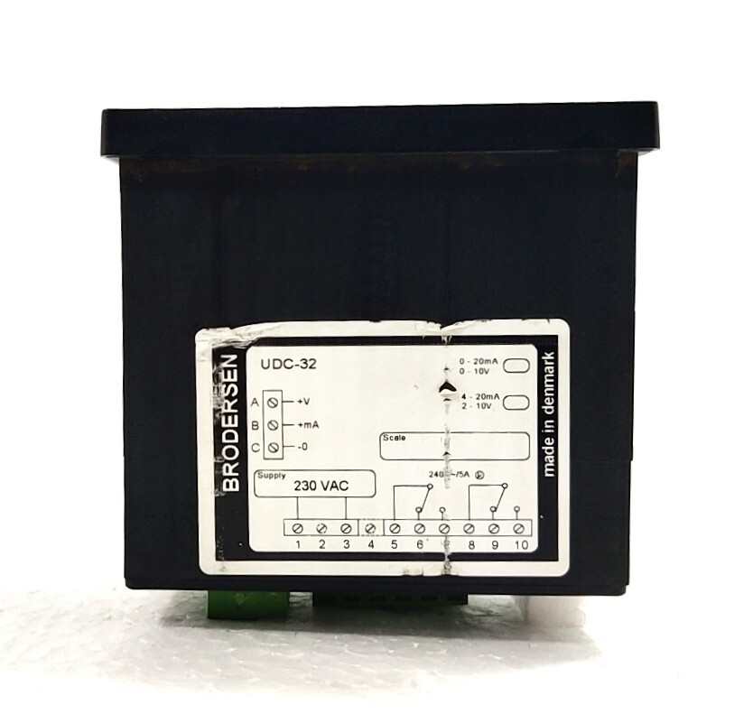 BRODERSEN UDC-32 DIGITAL PANEL CONTROLLER