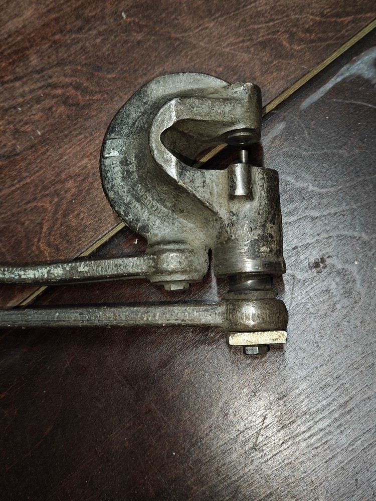 Roper Whitney Medium Duty Portable Punch press