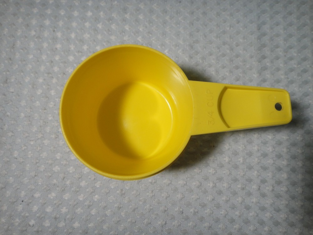 Tupperware Measuring 3/4 Cup Replacement Yellow #762 Kitchen Gadget